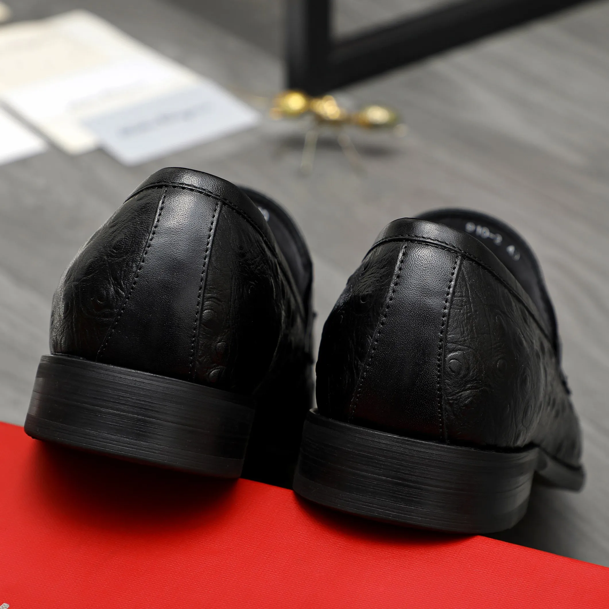 Men's shoes 💰420 Product trademark: Ferragamo "Ferragamo" business slip-on leather shoes Regular size: 39-45 (38.46 custom-made, non-returnable) Product materials: Selected ostrich pattern cowhide upper, sheepskin lining, original rubber outsole